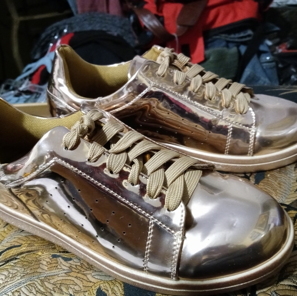 N.Y.L.A. ICONIC SHINY GOLDEN NEW! SIZE 6 WOMEN SNEAKERS,🎁GIFT IT. - Picture 11 of 14